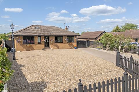 Days Lane, Pilgrims Hatch, CM15 3 bed bungalow for sale
