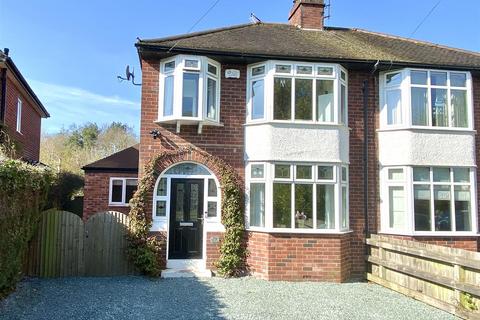 79 Oakfield Road, Copthorne... 3 bed semi