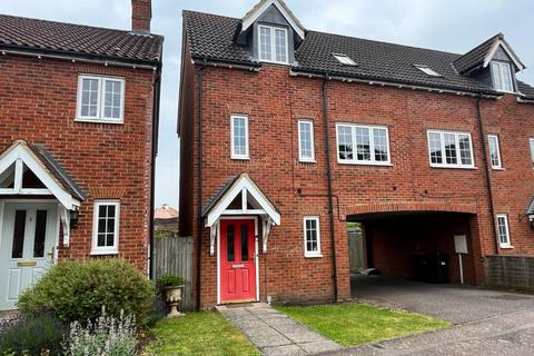 Lovat Meadow Close, Newport Pagnell 2 bed townhouse for sale