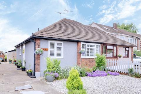 Eastwood Drive, Rainham RM13 2 bed semi