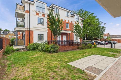 Hansler Grove, Molesey 2 bed apartment for sale