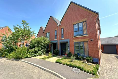 Brocas Way, Bordon, Hampshire 3 bed semi