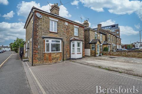 North Road, Brentwood, CM14 2 bed semi