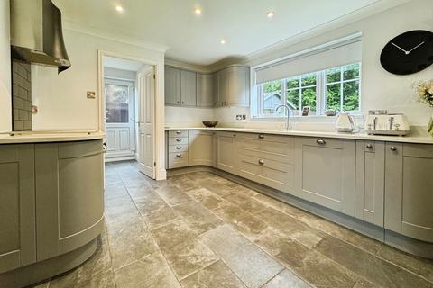 Musk Rose Close, Telford TF2 4 bed detached house for sale
