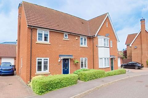Almond Road, Dunmow CM6 3 bed semi
