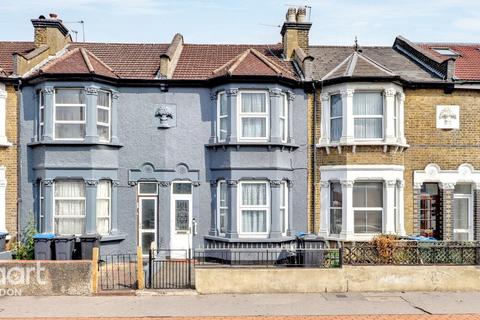 Whitehorse Road, Croydon 3 bed terraced house for sale