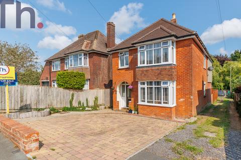 Newport PO30 4 bed detached house for sale