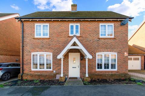 Hayton Crescent, Tadworth 3 bed link detached house for sale