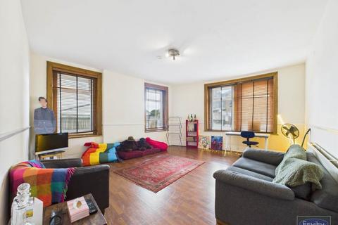 North Cray Road, Bexley, Kent 3 bed flat for sale