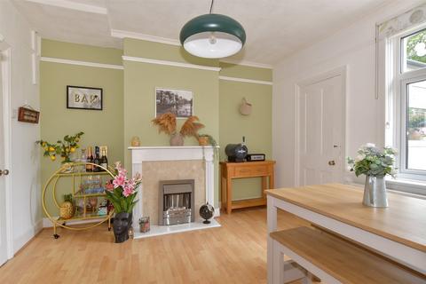 Elm Avenue, Chatham ME4 2 bed terraced house for sale
