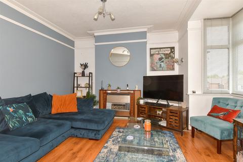 Elm Avenue, Chatham ME4 2 bed terraced house for sale