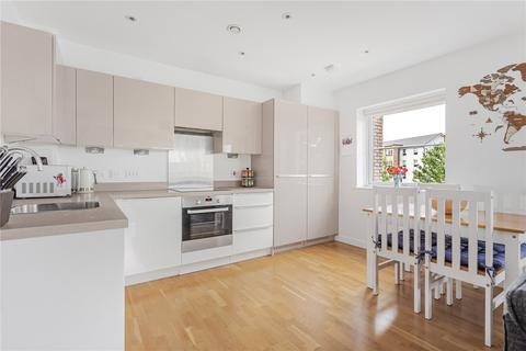 Kennett Lane, Chertsey, Surrey, KT16 2 bed apartment for sale