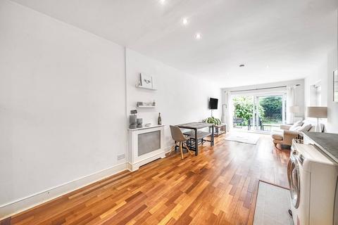 Kenyon Street, Bishop's Park, London... 2 bed flat for sale