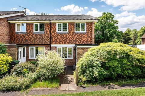 Oaks Close, Leatherhead, Surrey, KT22 3 bed end of terrace house for sale