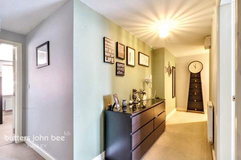 Wardle Gardens, Leekbrook, Leek ST13 7AR 2 bed flat for sale