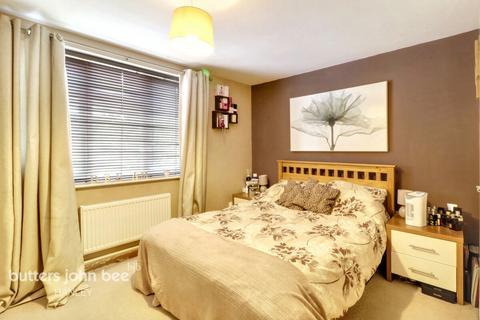Wardle Gardens, Leekbrook, Leek ST13 7AR 2 bed flat for sale