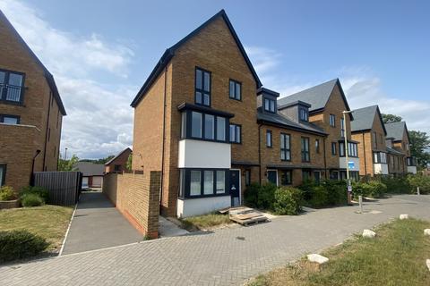 Bluebell Way, Whiteley 3 bed townhouse for sale