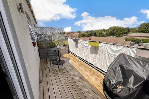 White Lion Close, East Grinstead RH19 2 bed apartment for sale