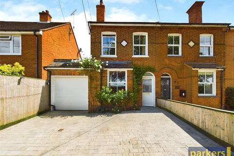 School Road, Reading RG10 2 bed semi