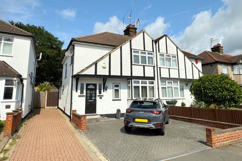 Southfield Avenue, North Watford 3 bed semi