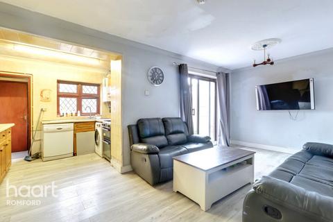Legon Avenue, Romford, RM7 0UL 3 bed end of terrace house for sale