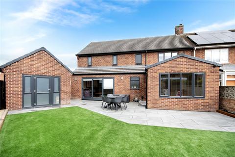 Amanda Road, Harworth, Doncaster, DN11 3 bed semi