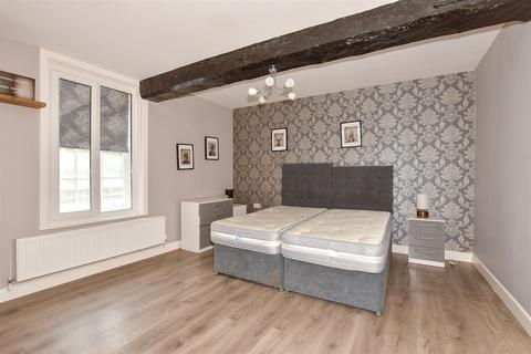 The Hoystings, Canterbury CT1 3 bed ground floor flat for sale