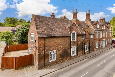 The Hoystings, Canterbury CT1 3 bed ground floor flat for sale