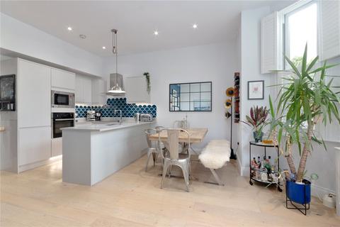Knights Hill, West Norwood, London, SE27 3 bed apartment for sale