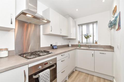 Admiralty Crescent, Havant PO9 2 bed terraced house for sale