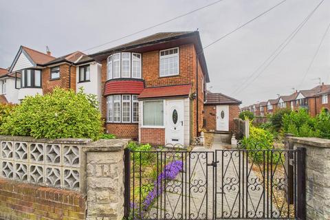St. Mawes Avenue, Wilford, Nottingham 3 bed detached house for sale