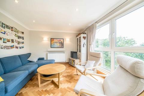 Park Gate Court, Hampton TW12 3 bed maisonette for sale