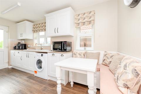 Calderwood, Gravesend DA12 3 bed detached bungalow for sale