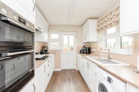 Calderwood, Gravesend DA12 3 bed detached bungalow for sale