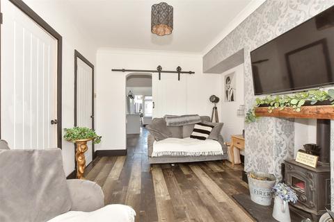 Ackholt Road, Canterbury CT3 3 bed semi