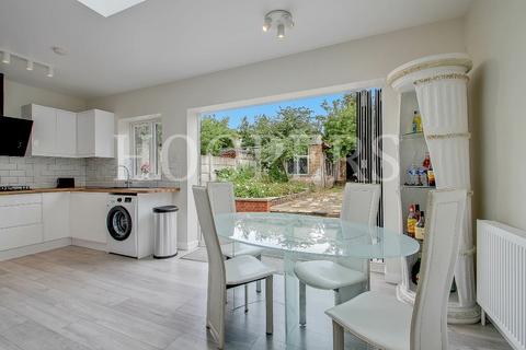 Clifford Way, London, NW10 3 bed terraced house for sale