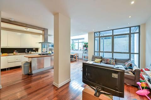 Varcoe Road, South Bermondsey... 2 bed flat for sale