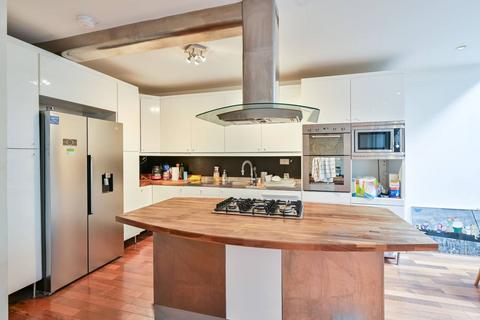 Varcoe Road, South Bermondsey... 2 bed flat for sale