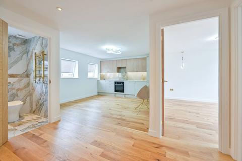 Teak Close, Rotherhithe, London, SE16 2 bed maisonette for sale