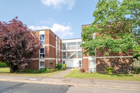 Madeira Crescent, West Byfleet, KT14 2 bed flat for sale