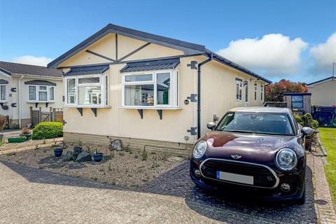 Bognor Road, Littlehampton BN17 2 bed park home for sale