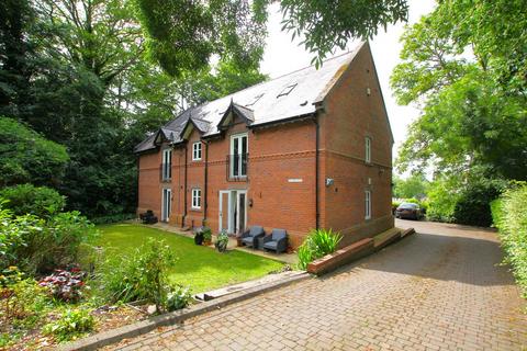 Walmoor Bank Houses 2 bed ground floor flat for sale