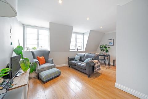 Streatham Hill, Streatham, London, SW2 2 bed flat for sale