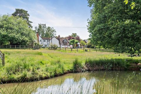 Sandy Lane, Romsey, Hampshire 5 bed detached house for sale