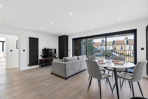 Cleveland House, Clinton Road... 3 bed flat for sale