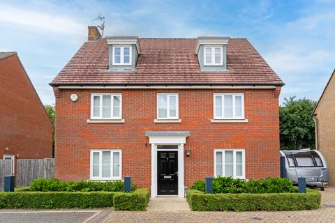 Champneys Way, Dunmow CM6 5 bed detached house for sale