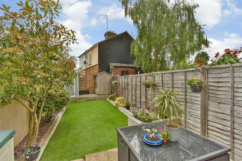 Grange Road, Gillingham ME7 3 bed semi