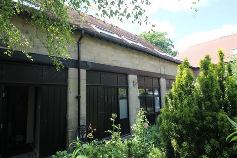 Woodfield Drive, Harrogate HG1 2 bed terraced house for sale