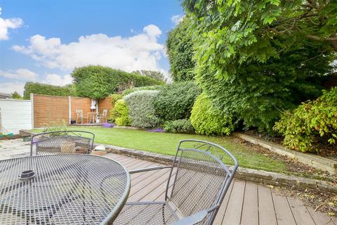 Parsonsfield Road, Banstead SM7 3 bed semi
