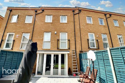 Burroughs Drive, Dartford 3 bed townhouse for sale
